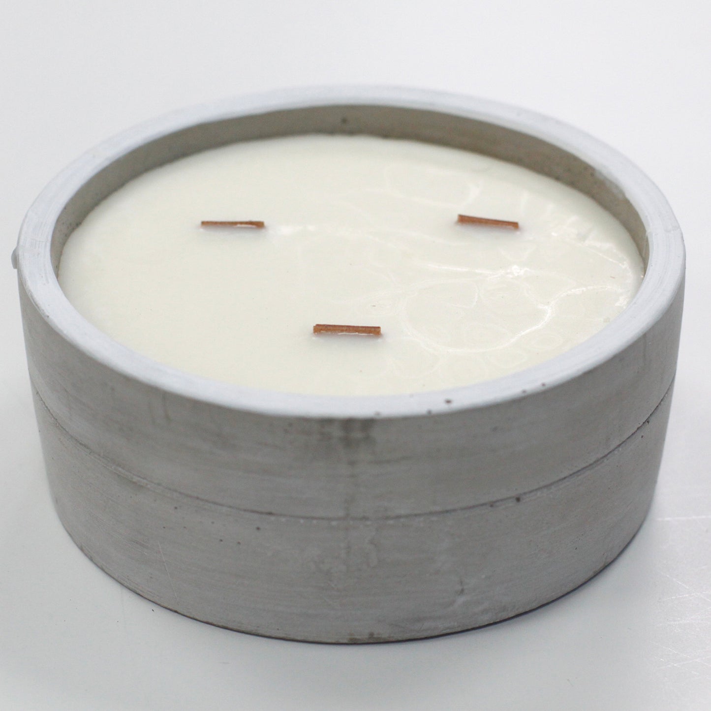 Round Concrete Effect Patchouli & Dark Amber Candle