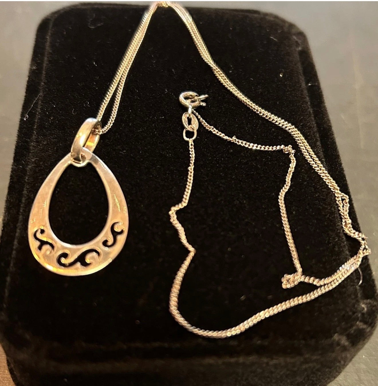 Sliver tear drop pendant necklace