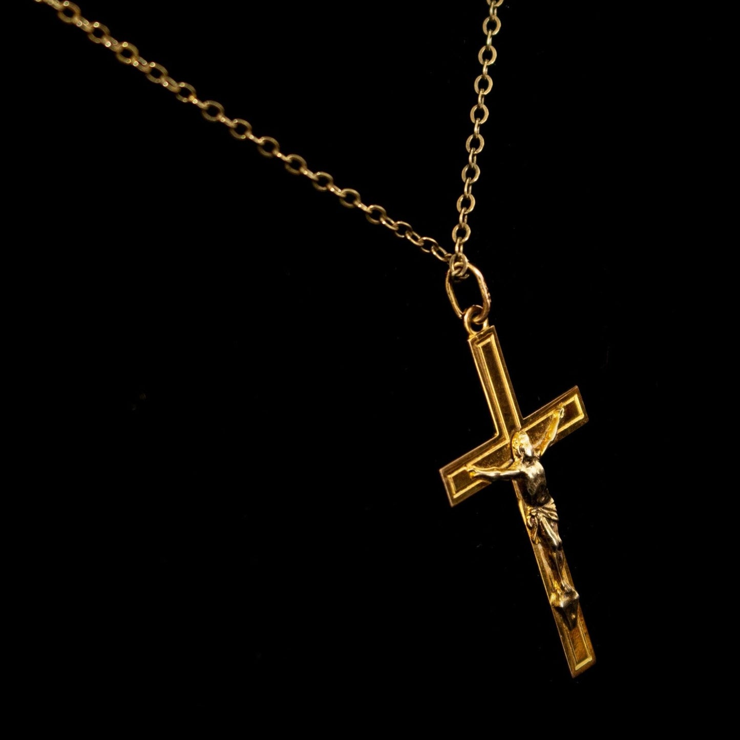 9ct Gold Cross Pendant & Chain Necklace