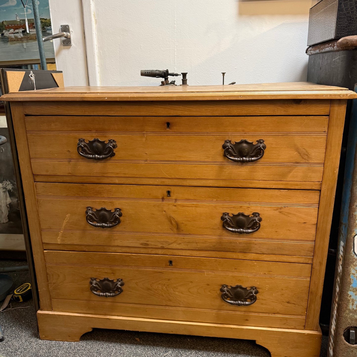 Pine chest of drawers