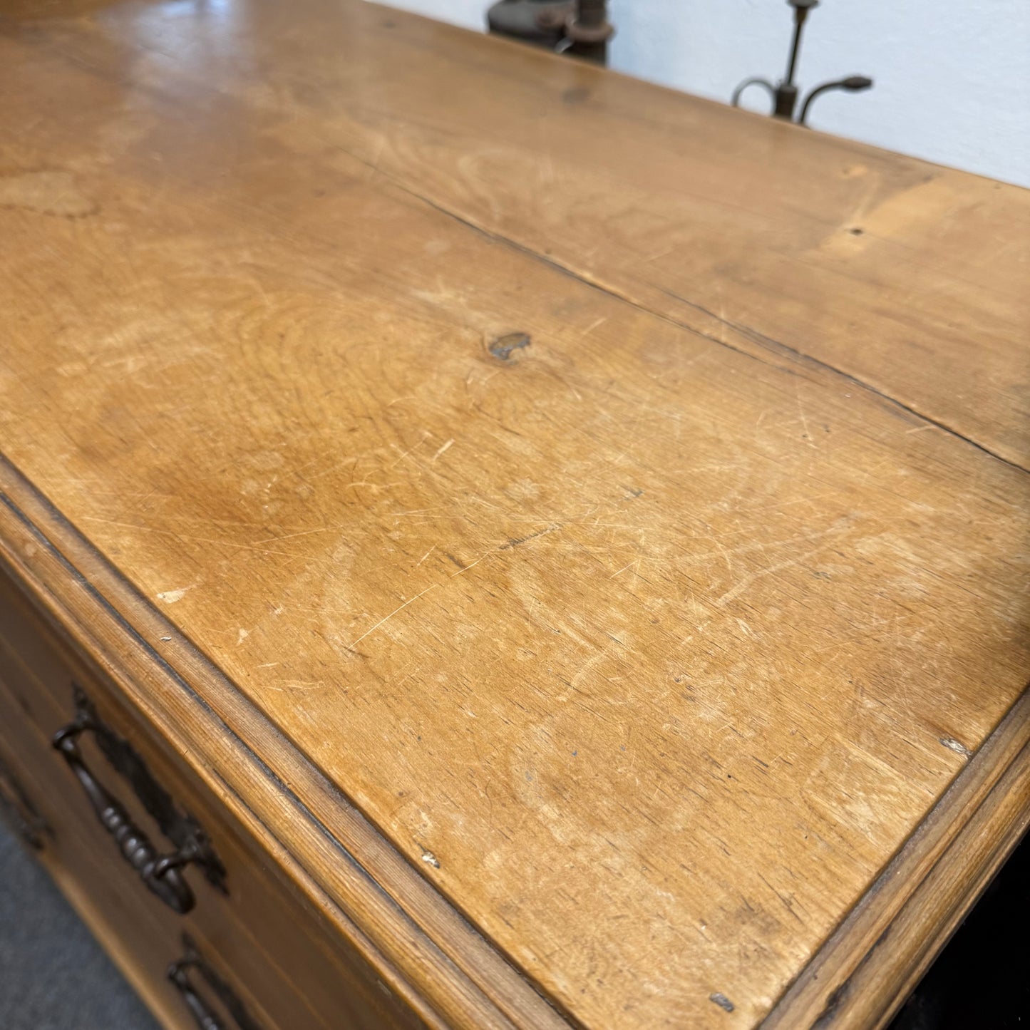 Pine chest of drawers
