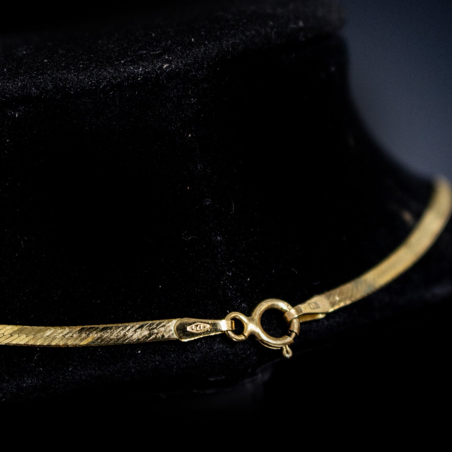9ct Yellow Gold Herringbone Ladies Necklace Chain Italy Made