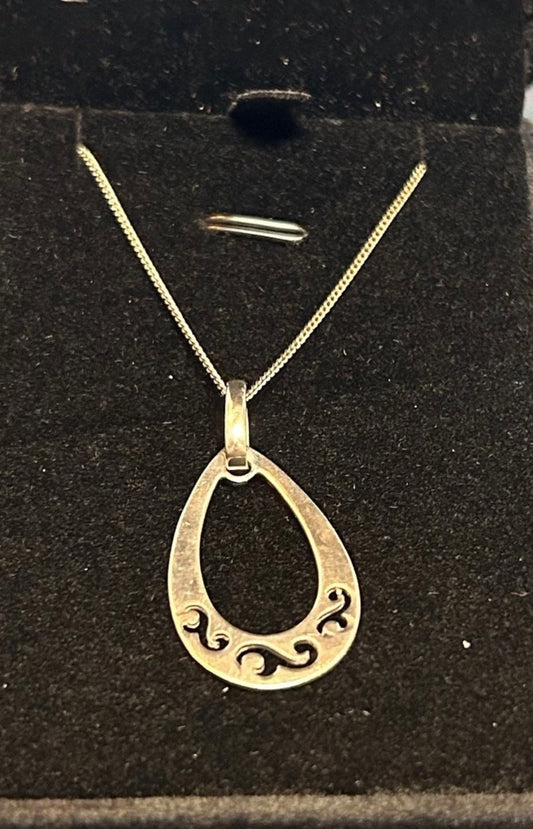 Sliver tear drop pendant necklace