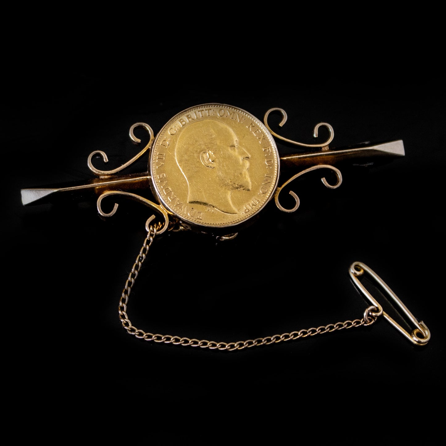 1909 22ct Gold Half Sovereign 9ct Gold Mounted Brooch