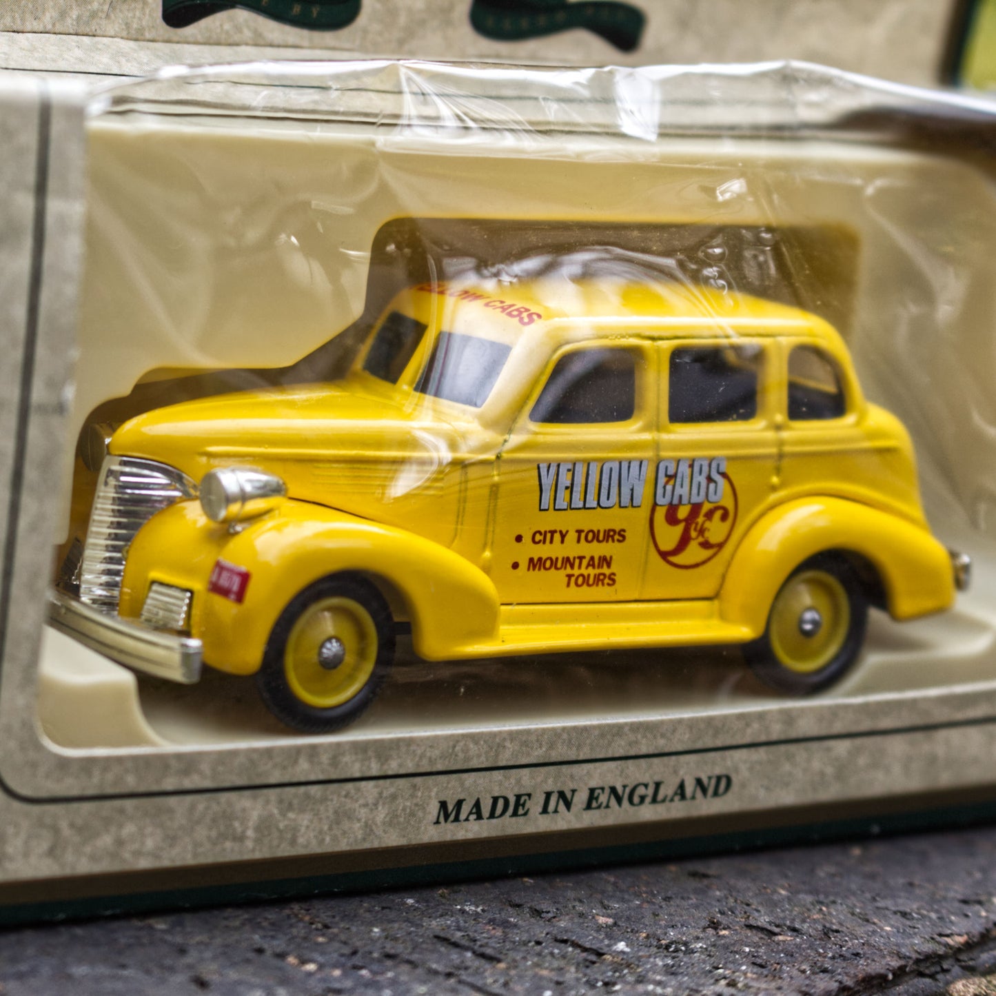 Lledo Days Gone 1939 Chevrolet Car Yellow Cabs Taxi